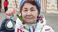 Пенсионерка завоевала два золота на ЧМ по зимнему плаванию Пенсионерка завоевала два золота на ЧМ по зимнему плаванию