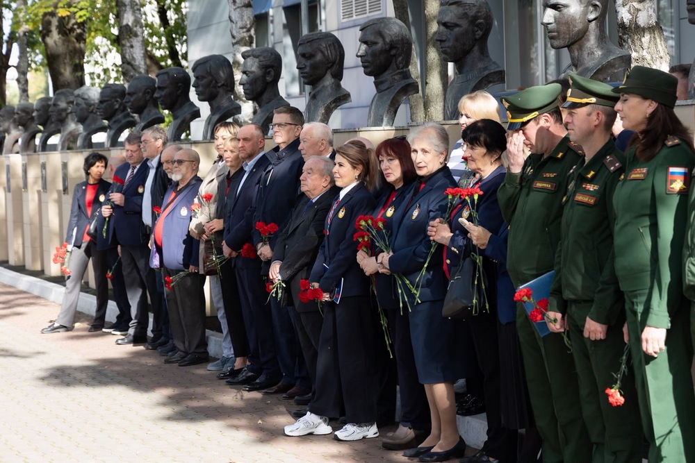 На Аллее спортивной славы Центрального спортивного клуба Армии прошла торжественная церемония возложения цветов, посвящённая 105-летию со дня рождения Олега Марковича Белаковского