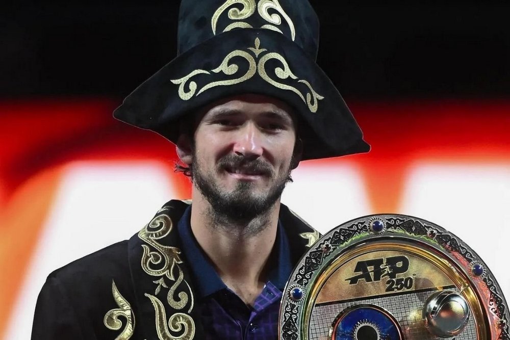 Российский теннисист Даниил Медведев стал победителем турнира категории ATP 250 в Алма-Ате